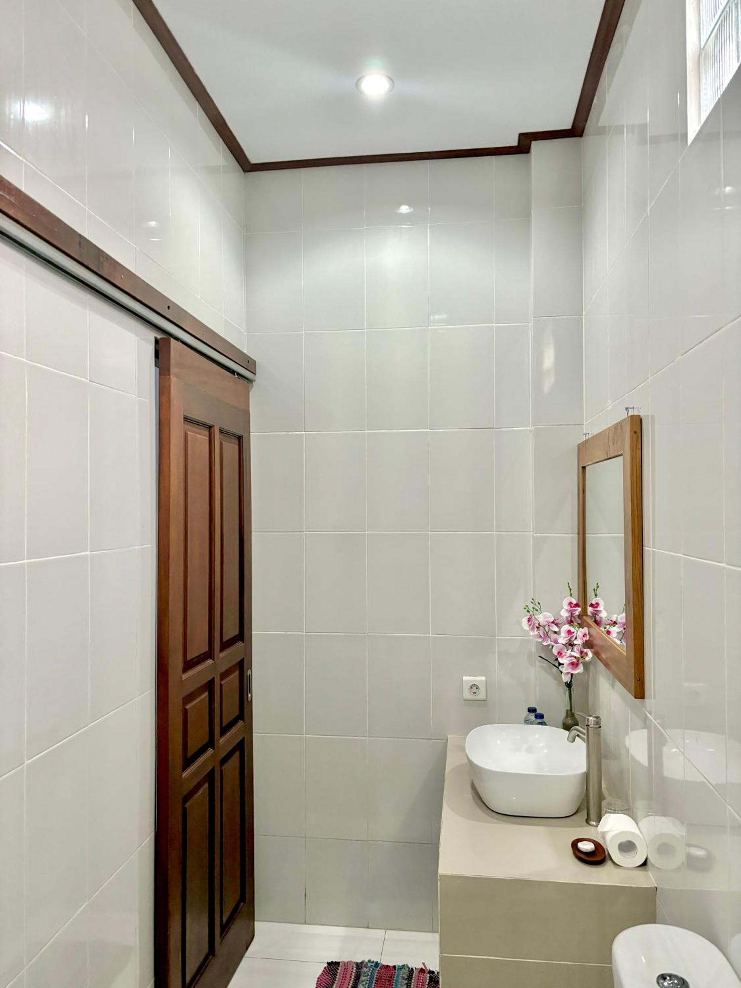 The Lima Home Stay In Canggu Εξωτερικό φωτογραφία