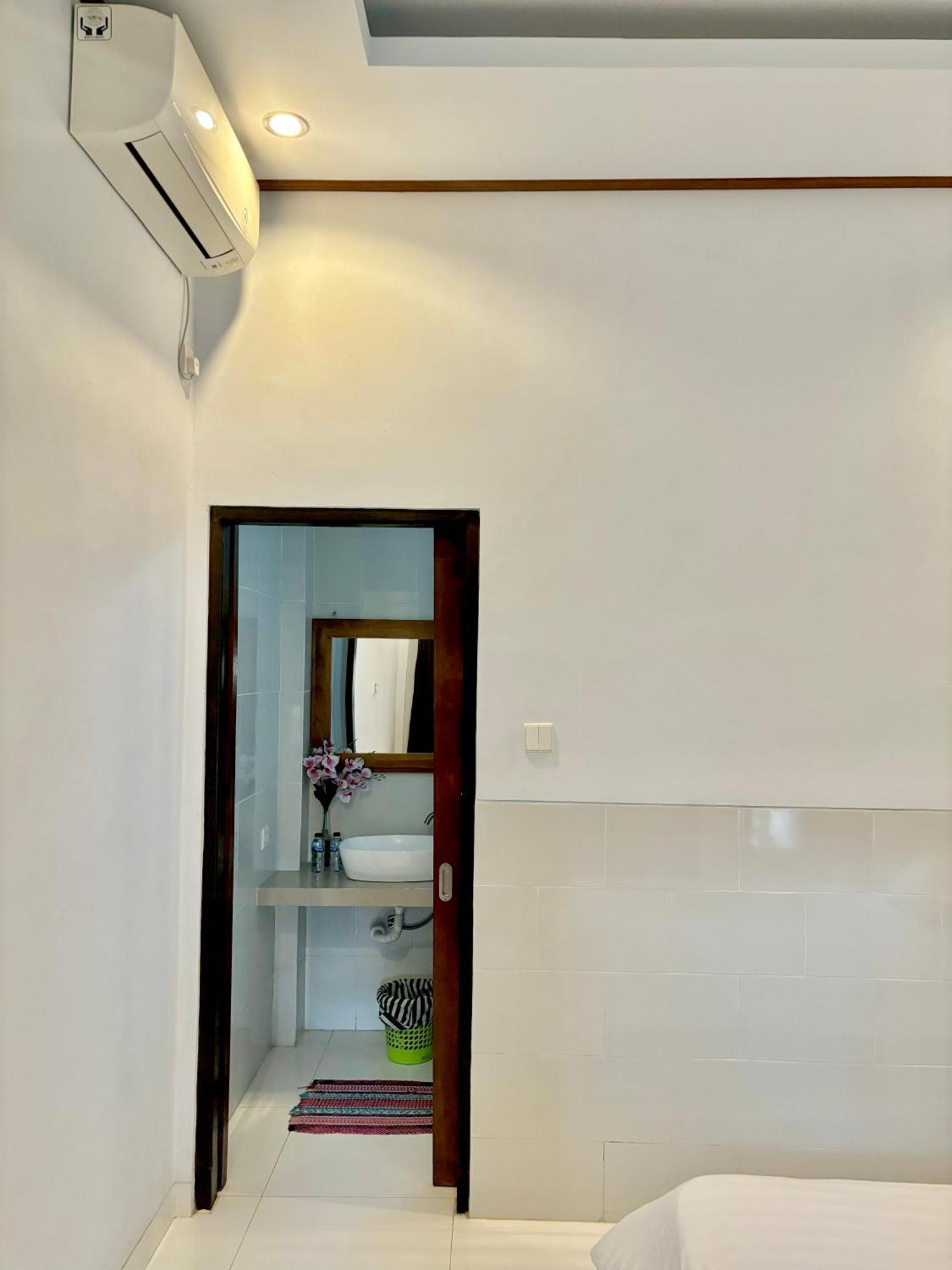 The Lima Home Stay In Canggu Εξωτερικό φωτογραφία